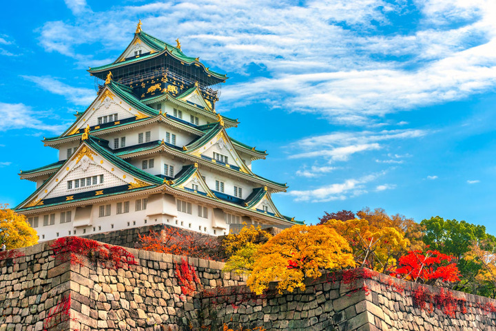 M&ecirc; mẩn trước cảnh đẹp rực rỡ tại l&acirc;u đ&agrave;i Osaka m&ugrave;a thu