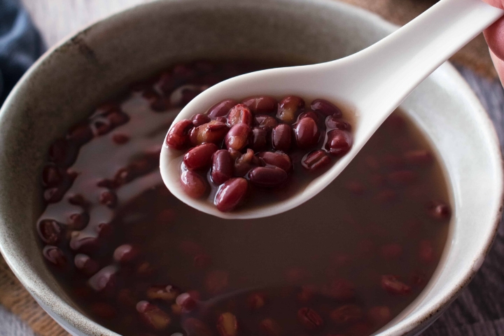 Siro đậu đỏ là loại thức uống mát lành, phổ biến ở Quảng Châu, đặc biệt được ưa chuộng vào mùa hè