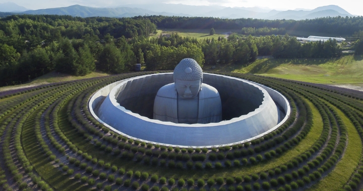 Đồi Đại Phật Hill of Buddha l&agrave; một kiệt t&aacute;c kiến tr&uacute;c tại Sapporo