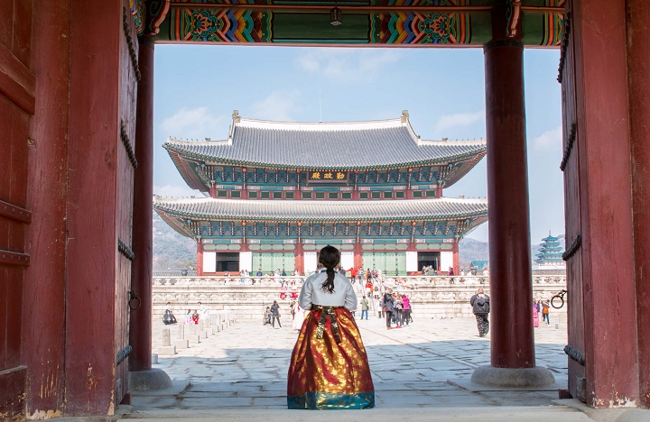 Cung điện Gyeongbokgung là di tích lịch sử nổi tiếng, thể hiện nét đẹp kiến trúc truyền thống của Hàn Quốc