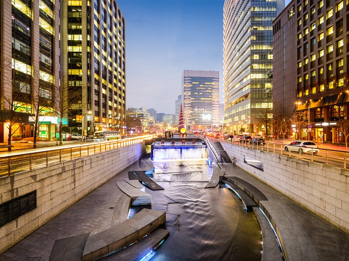 Suối Cheonggyecheon - Dòng suối xanh mát giữa lòng Seoul