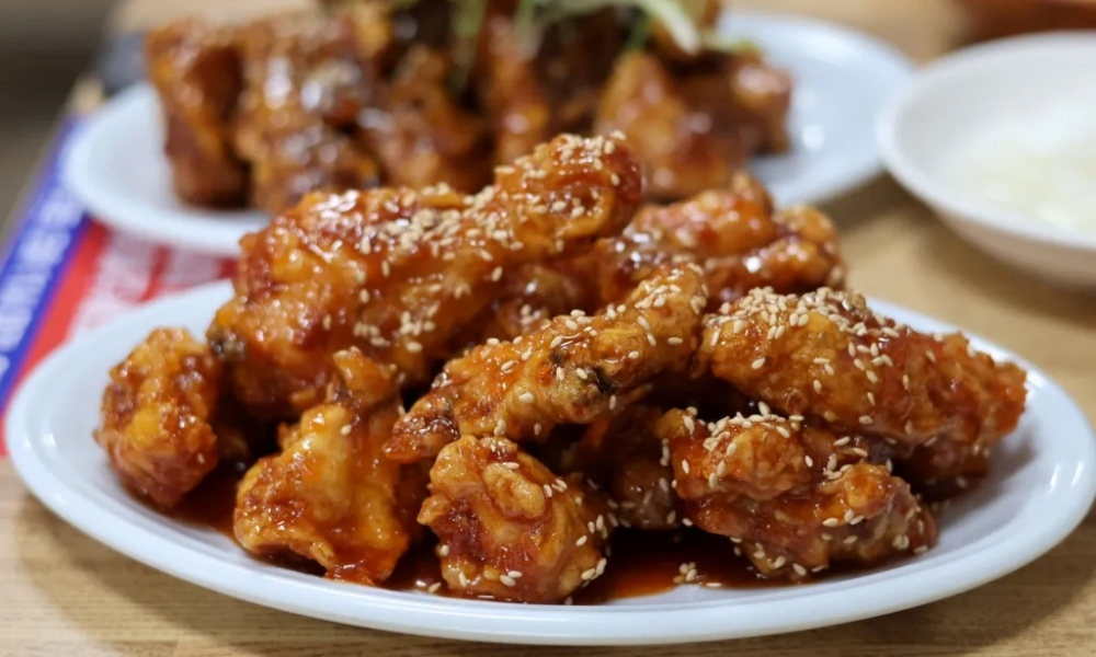 G&agrave; r&aacute;n phủ sốt sườn b&ograve; - M&oacute;n ăn &ldquo;b&ugrave;ng nổ vị gi&aacute;c&rdquo; từng g&acirc;y sốt tr&ecirc;n m&agrave;n ảnh H&agrave;n