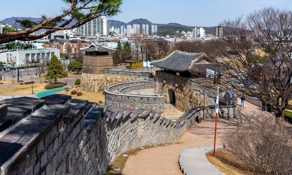 Ph&aacute;o đ&agrave;i Hwaseong t&aacute;i hiện sinh động vẻ đẹp lịch sử giữa l&ograve;ng Suwon