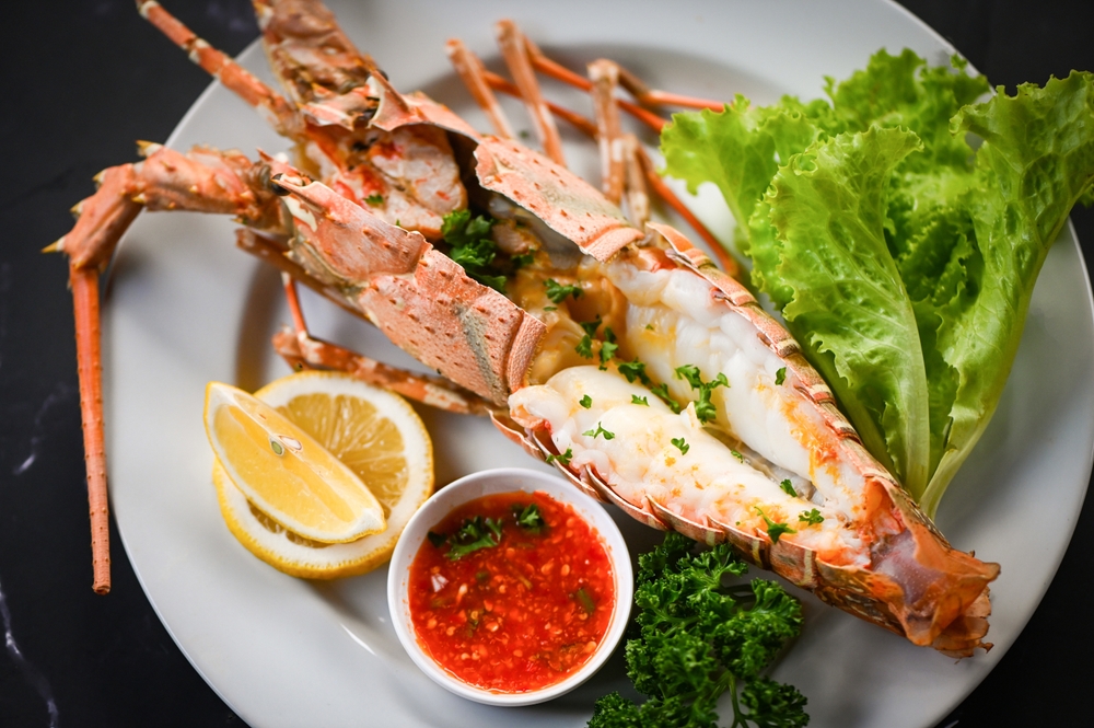 Hải sản Tam Á nổi tiếng với hương vị tươi ngon tự nhiên