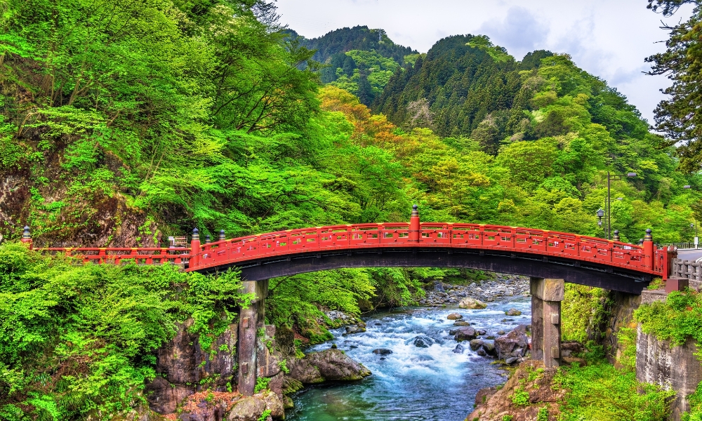 Cầu Shinkyō mang nhiều &yacute; nghĩa t&acirc;m linh quan trọng trong văn ho&aacute; Tochigi