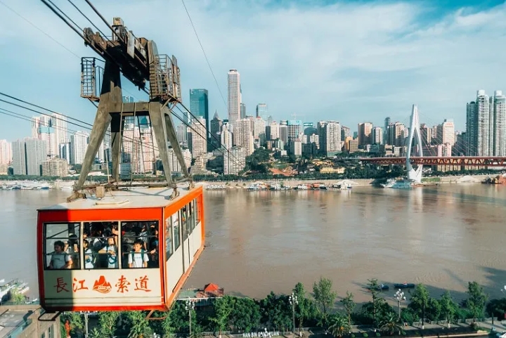 Trải nghiệm th&uacute; vị để ngắm vẻ đẹp th&agrave;nh phố l&agrave; đi c&aacute;p treo tr&ecirc;n s&ocirc;ng Dương Tử