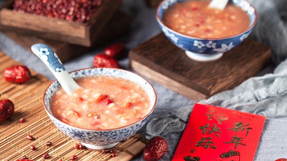 Tết Lạp B&aacute;t ấm &aacute;p với những b&aacute;t ch&aacute;o ngũ cốc thơm b&ugrave;i v&agrave; lời cầu ch&uacute;c b&igrave;nh an cho năm mới