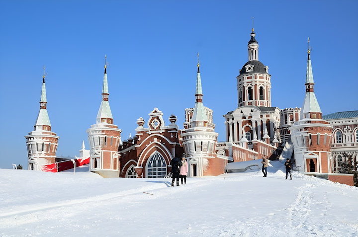 C&aacute;p Nhĩ T&acirc;n với khung cảnh băng tuyết phủ trắng thơ mộng