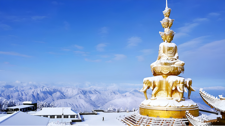 Tham quan ch&ugrave;a B&aacute;o Quốc n&uacute;i Nga Mi để tận hưởng kh&ocirc;ng kh&iacute; tr&aacute;ng lệ, uy nghi&ecirc;m