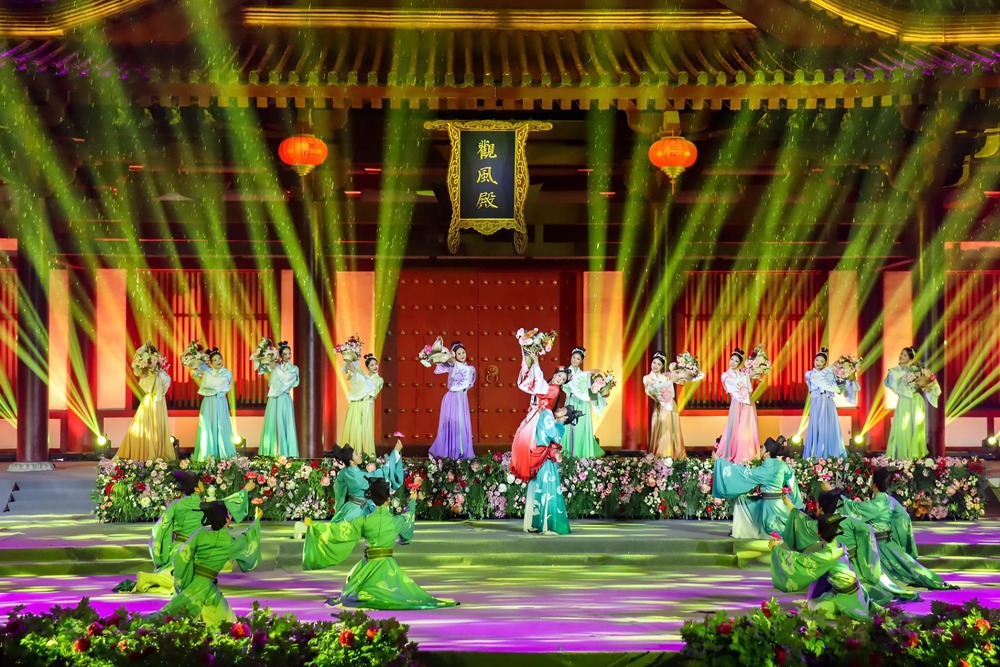 Lễ hội Hoa Mẫu Đơn Lạc Dương &ndash; vũ điệu hoa rực rỡ trong &aacute;nh s&aacute;ng huyền ảo