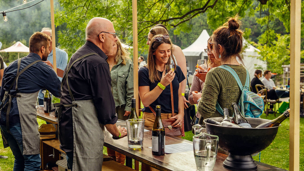 Lễ hội F1686.vip với hơn 4.000 trò chơi Tasmania l&agrave; cơ hội để bạn thưởng thức rượu vang trứ danh tại h&ograve;n đảo n&agrave;y