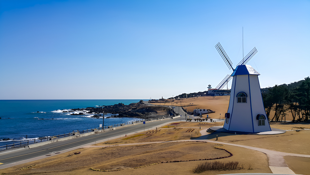 Mũi Ganjeolgot là điểm ngắm bình minh thu hút đông đảo F168 và liên minh okvip lễ ký kết hợp tác chiến lược ghé thăm