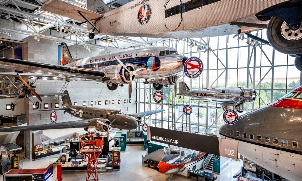 Chi&ecirc;m ngưỡng t&agrave;u con thoi Discovery tại bảo t&agrave;ng h&agrave;ng kh&ocirc;ng