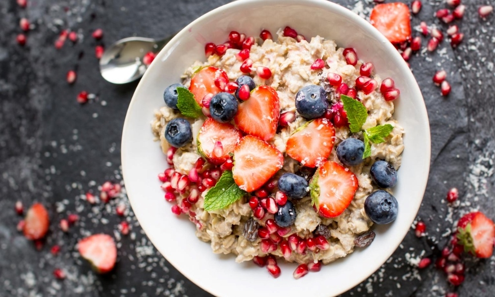 Birchermuesli l&agrave; bữa s&aacute;ng đặc trưng của người Thụy Sĩ - Nhẹ nh&agrave;ng, l&agrave;nh mạnh v&agrave; dễ ăn