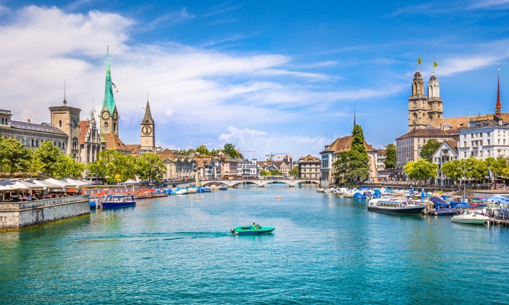Zurich c&oacute; kh&iacute; hậu &ocirc;n h&ograve;a v&agrave; cảnh sắc thay đổi r&otilde; rệt theo từng m&ugrave;a