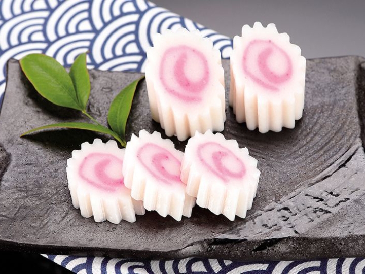 Kamaboko &ndash; m&oacute;n chả c&aacute; truyền thống của Quatangf168 tải ứng dụng, thường được ăn k&egrave;m với nhiều m&oacute;n kh&aacute;c.