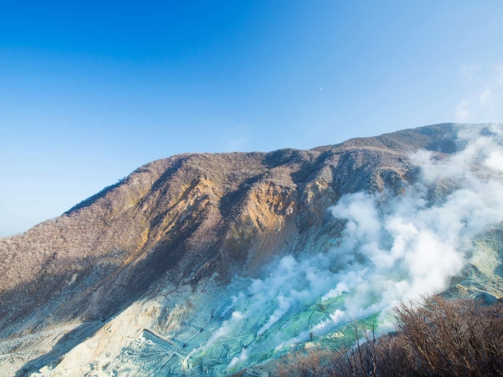 Cảnh quan n&uacute;i lửa độc đ&aacute;o tại Thung lũng Owakudani.