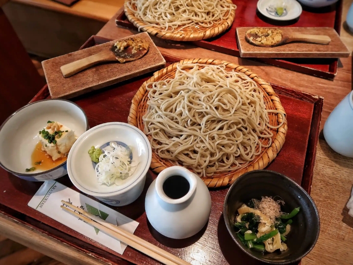 M&igrave; Soba truyền thống của Quatangf168 tải ứng dụng với nước d&ugrave;ng đậm đ&agrave;.