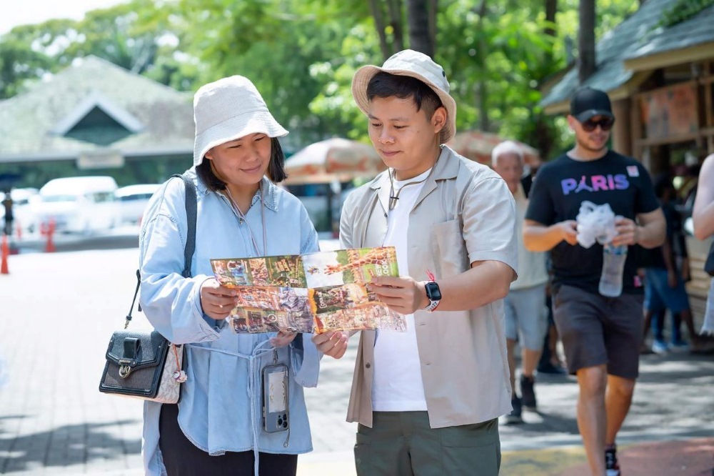 Việc mặc trang phục thoải m&aacute;i, đội mũ chống nắng v&agrave; đọc kĩ tấm bản đồ được ph&aacute;t tại cổng v&agrave;o sẽ gi&uacute;p bạn tận hưởng chuyến tham quan một c&aacute;ch trọn vẹn nhất