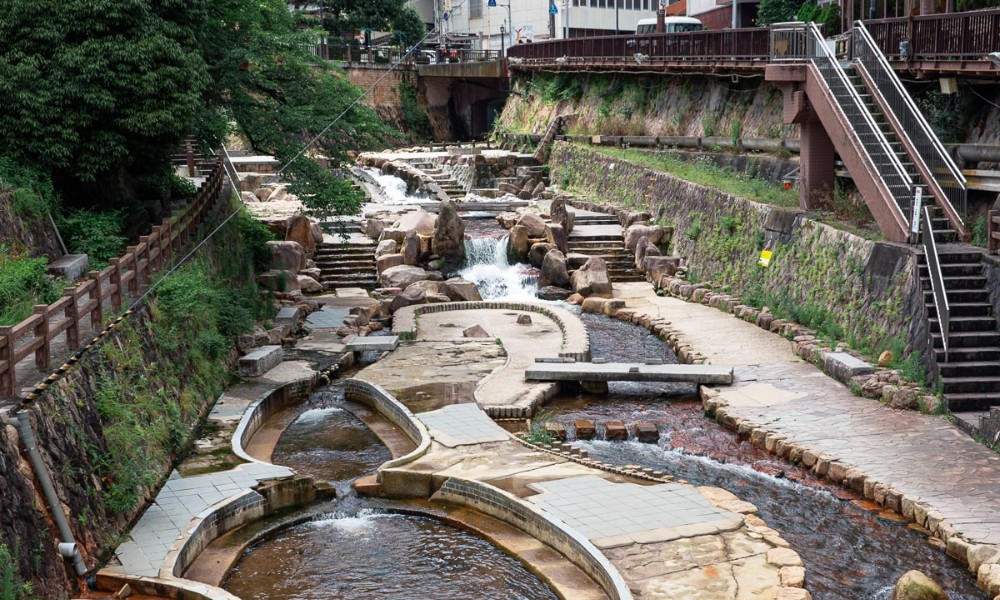 Khung cảnh y&ecirc;n b&igrave;nh tại Arima Onsen, điểm thư gi&atilde;n nổi tiếng ở Kobe