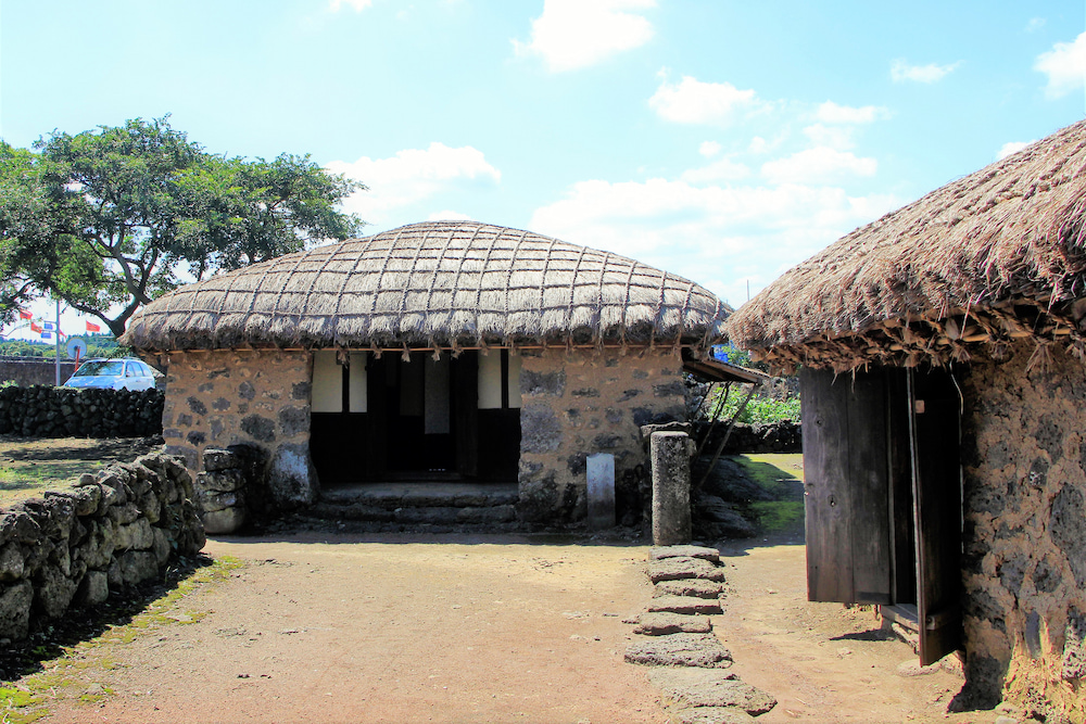 Seongeup là nơi lưu giữ hơn 3.000 ngôi nhà cổ lợp mái tranh mộc mạc, giản dị