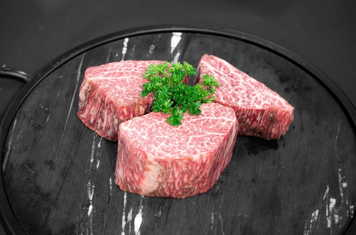Thưởng thức thịt b&ograve; Wagyu thơm lừng, hấp dẫn