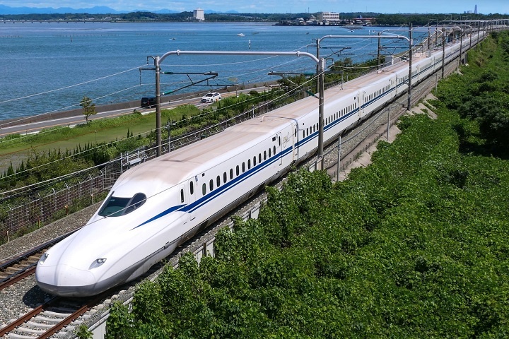 T&agrave;u si&ecirc;u tốc Shinkanse tốc độ cao gi&uacute;p r&uacute;t ngắn thời gian di chuyển