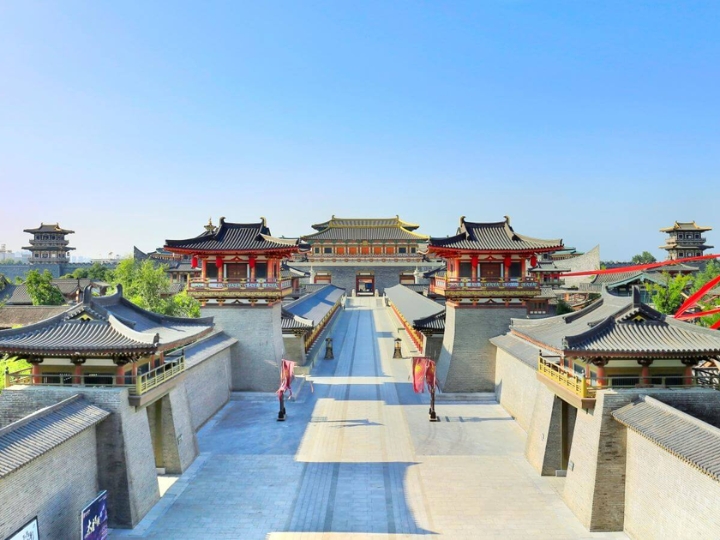 Bối cảnh phim trường V&ocirc; T&iacute;ch - nơi c&aacute;c bộ phim cổ trang được ghi h&igrave;nh.