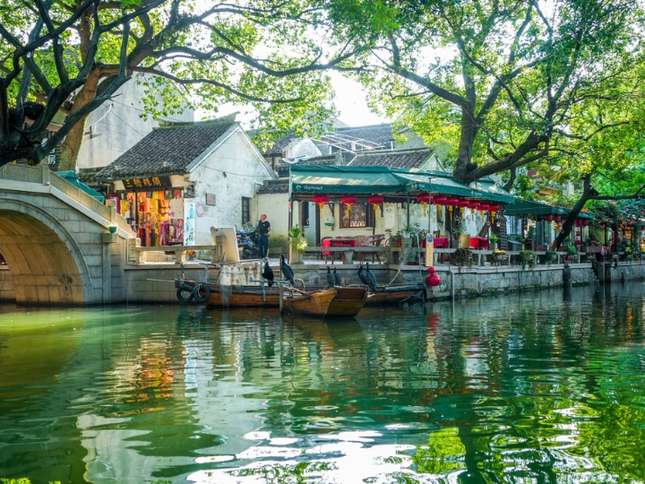 Cảnh vật n&aacute;o nhiệt về đ&ecirc;m tại Đồng L&yacute; Cổ Trấn