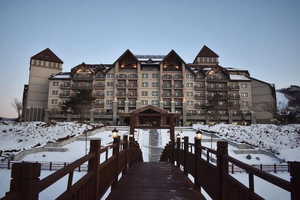 Khu nghỉ dưỡng Alpensia Ski Resort với kiến tr&uacute;c sang trọng giữa khung cảnh m&ugrave;a đ&ocirc;ng thơ mộng