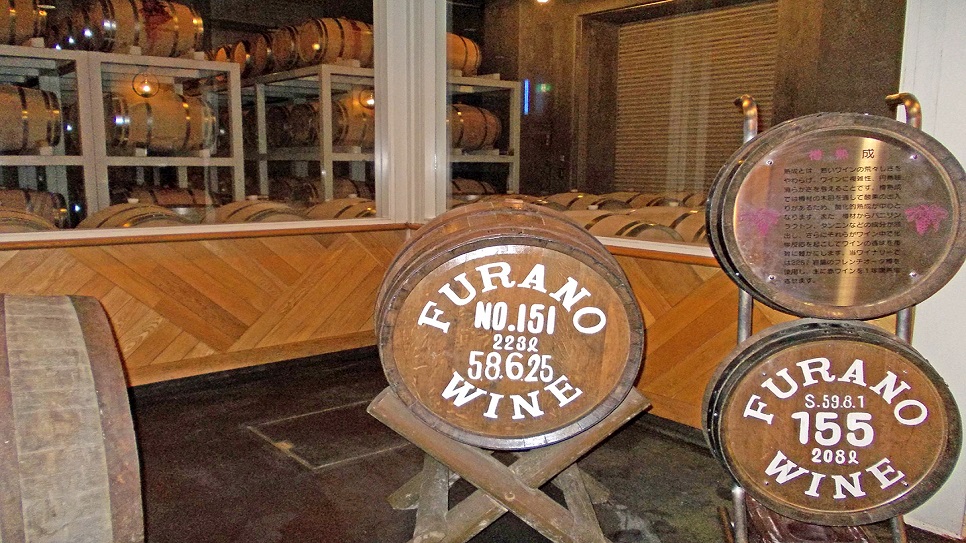 T&igrave;m hiểu quy tr&igrave;nh sản xuất rượu vang tại xưởng rượu Furano Winery