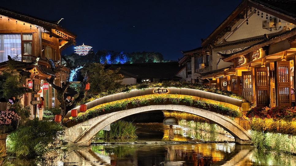 Một g&oacute;c th&agrave;nh cổ Lệ Giang lung linh trong &aacute;nh đ&egrave;n