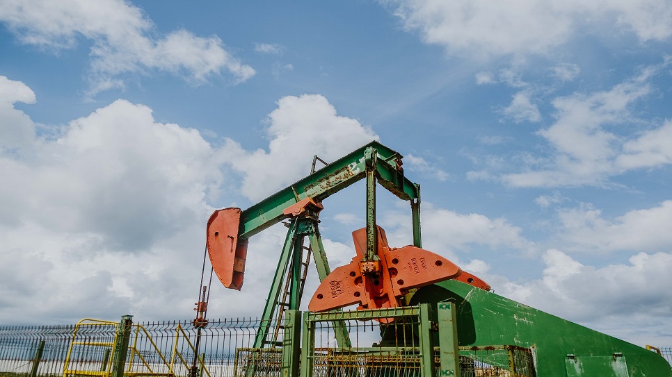 H&igrave;nh ảnh c&aacute;c m&aacute;y bơm dầu (Nodding Donkey) đang khai th&aacute;c dầu