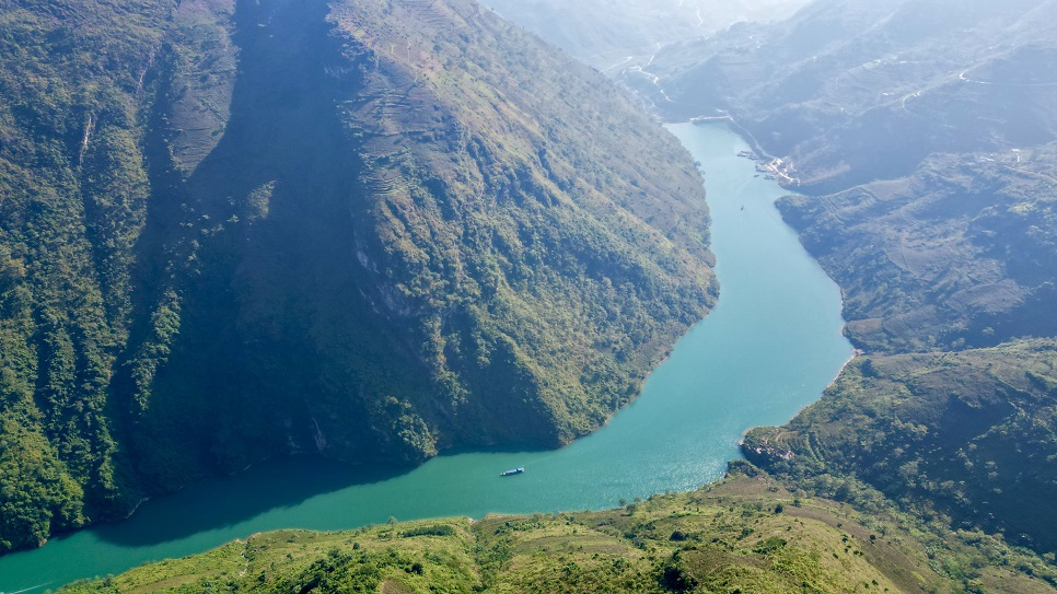 D&ograve;ng Nho Quế tuyệt đẹp nh&igrave;n từ tr&ecirc;n cao