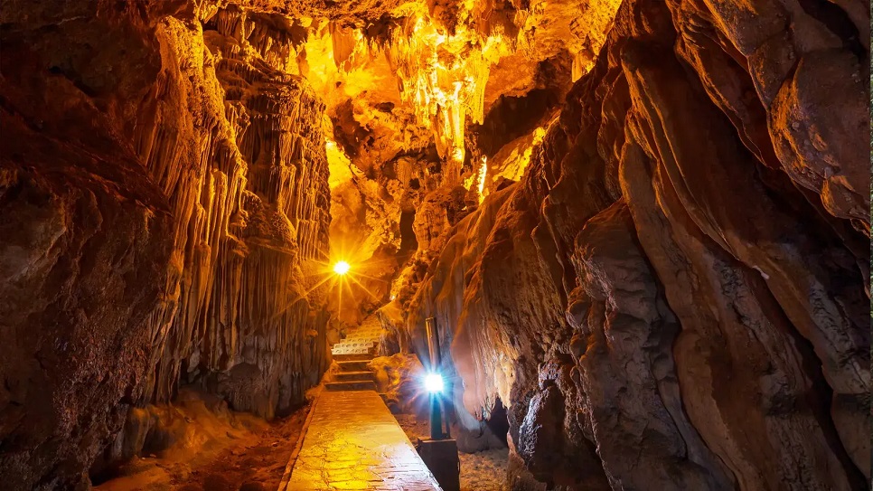 Động Ngườm Ngao