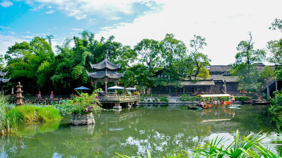 Khám phá Hoàng Long Khê Cổ Trấn