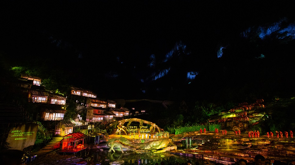 Show diễn Thiên Cổ Tình