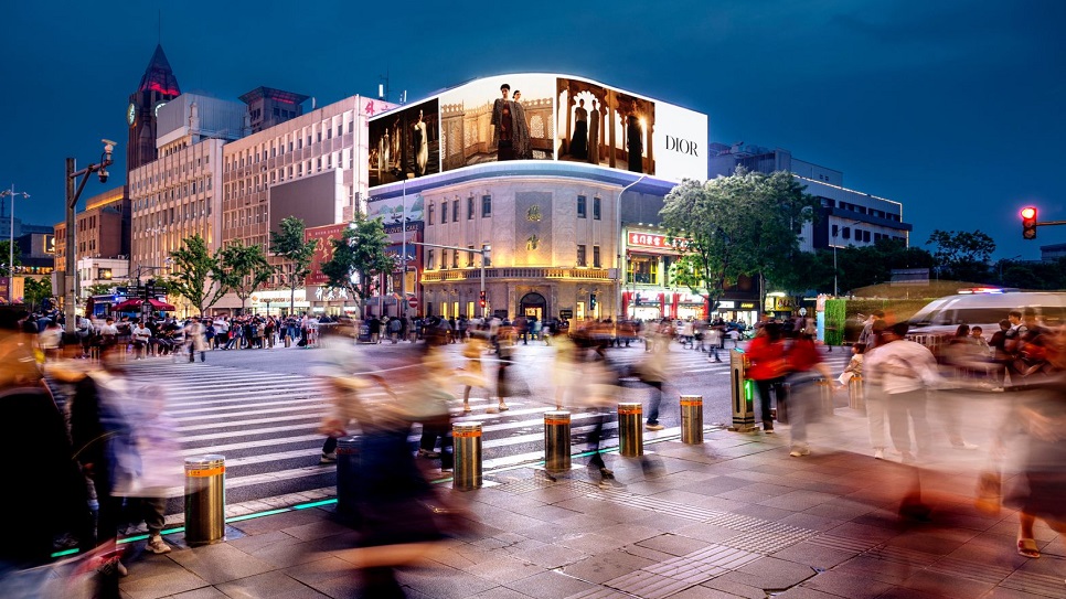 Đại lộ Vương Phủ Tỉnh nhộn nhịp về đ&ecirc;m