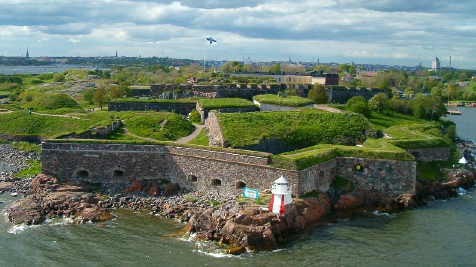 Ph&aacute;o đ&agrave;i Suomenlinna