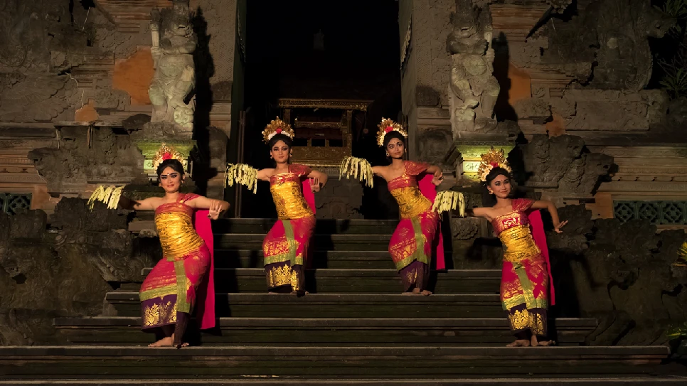 Thưởng thức điệu nhảy Barong