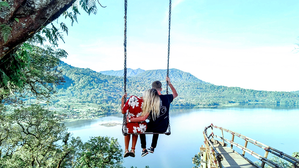 Thử th&aacute;ch c&ugrave;ng Bali Swing