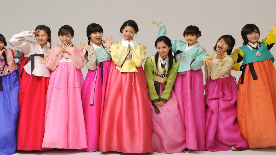 Thử mặc trang phục truyền thống Hanbok