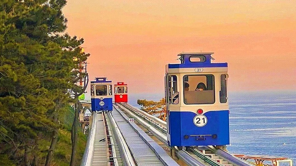 Trải nghiệm đi tàu điện ven biển Haeundae