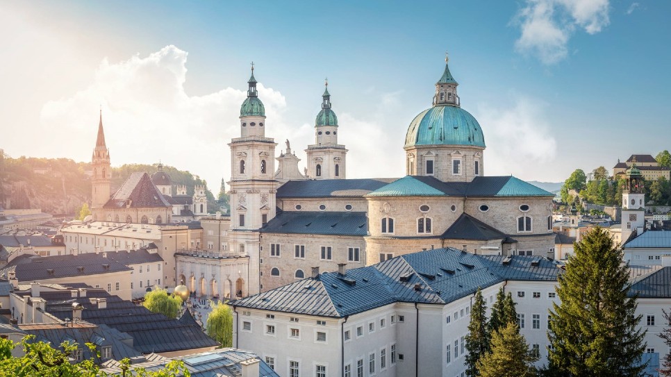  Nh&agrave; thờ Salzburg