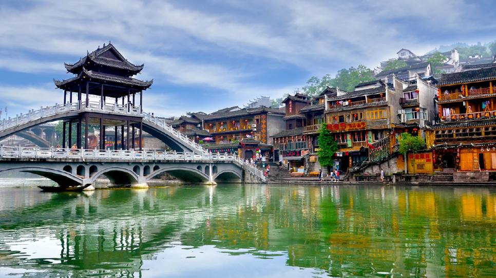 Phượng Hoàng Cổ Trấn