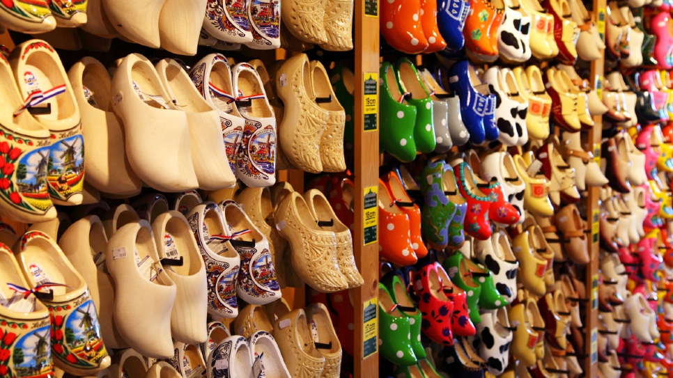 Xưởng l&agrave;m guốc gỗ