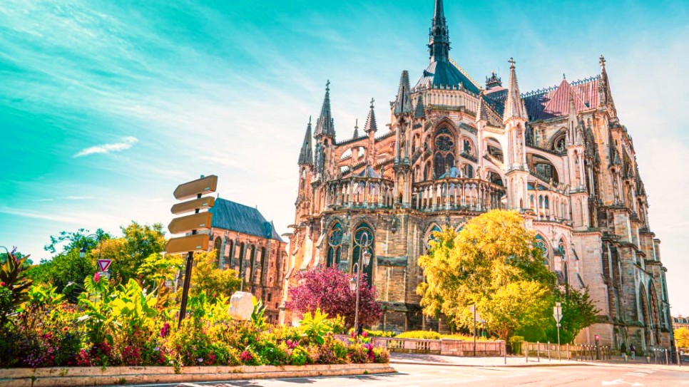 Nh&agrave; thờ ch&iacute;nh t&ograve;a Đức B&agrave; Reims
