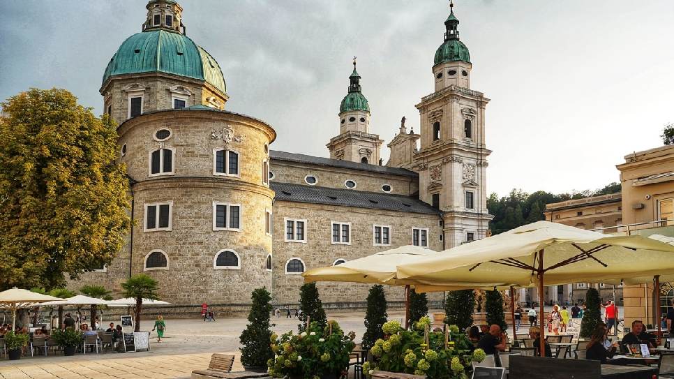 Nh&agrave; thờ Salzburg