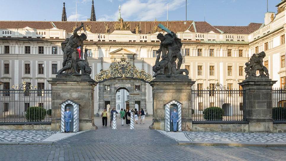 Cung điện hoàng gia cũ