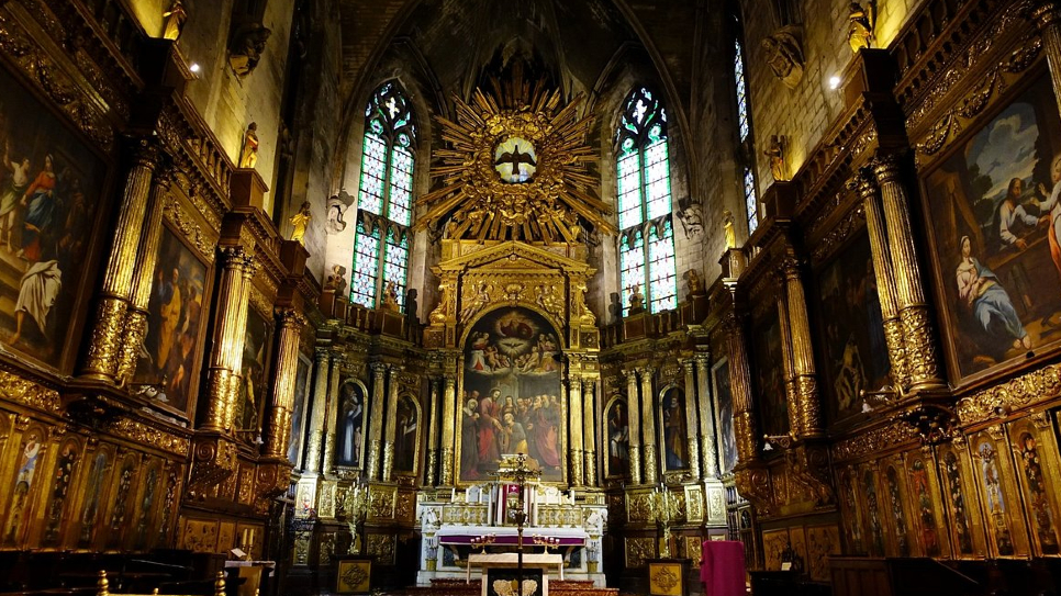 Bên trong Nhà thờ Chánh Tòa Avignon